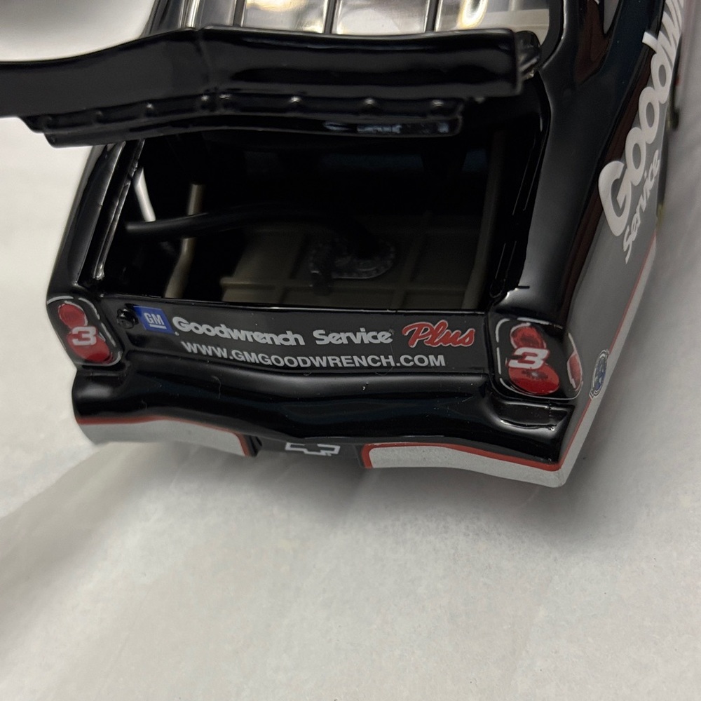 NASCAR Goodwrench #3 Dale Earnhardt Diecast Car - 1:24 Metal 2001 - Picture 9 of 15